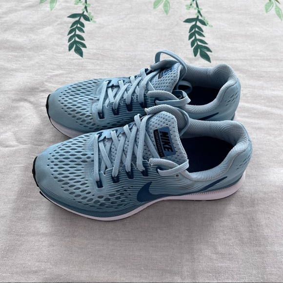 Sold - Picture 2 of 12